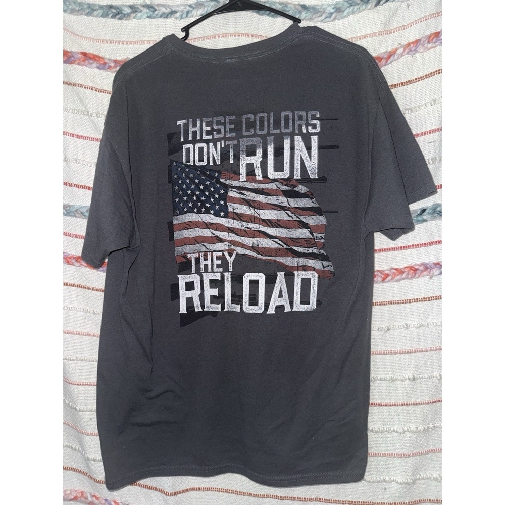Buckwear T-Shirt Men's "These Colors‎ Don't Run They Reload" Gray Flag Tshirt L